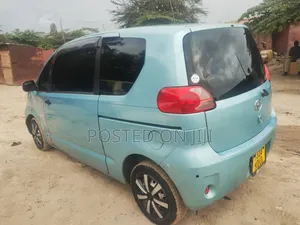 Toyota Porte 2005 Blue