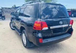 Toyota Land Cruiser 4.6 V8 AX 2014 Black