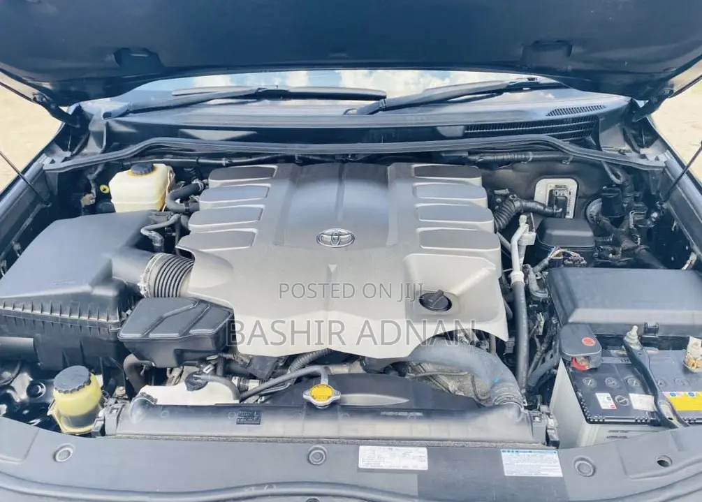 Toyota Land Cruiser 4.6 V8 AX 2014 Black