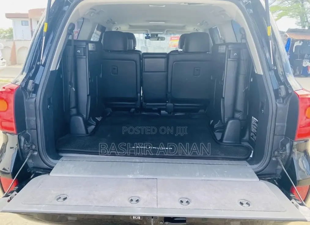 Toyota Land Cruiser 4.6 V8 AX 2014 Black