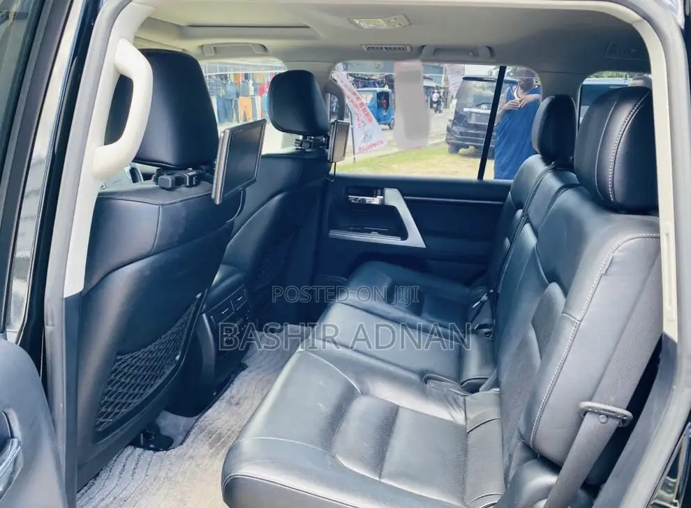 Toyota Land Cruiser 4.6 V8 AX 2014 Black
