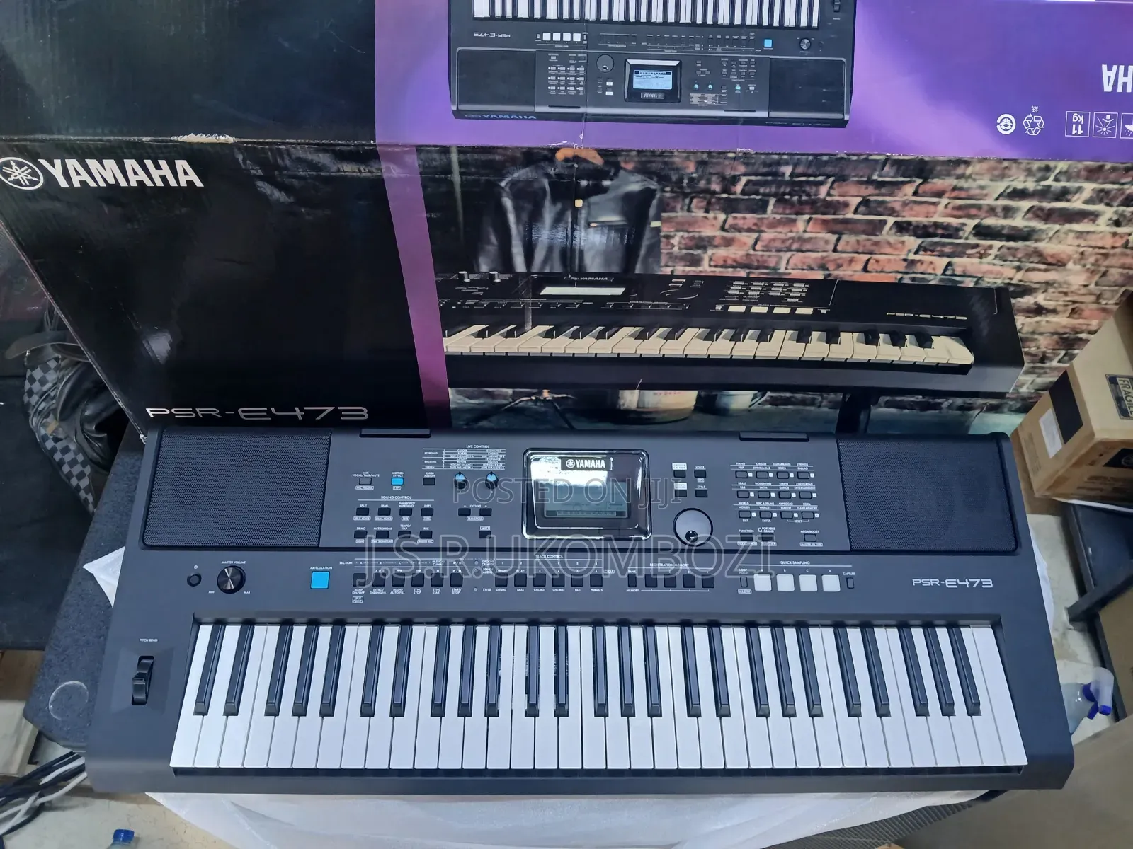 PSR-473 Electronic Organ - 61 Keys LCD Display
61 Keys