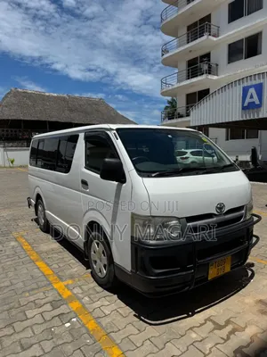 Toyota Quantum 2010 White
