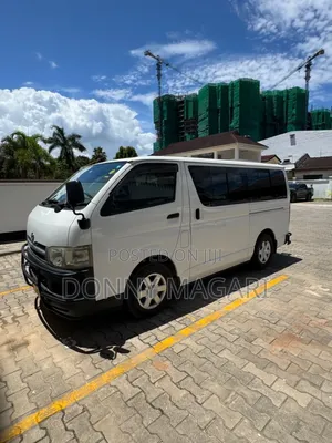 Toyota Quantum 2010 White