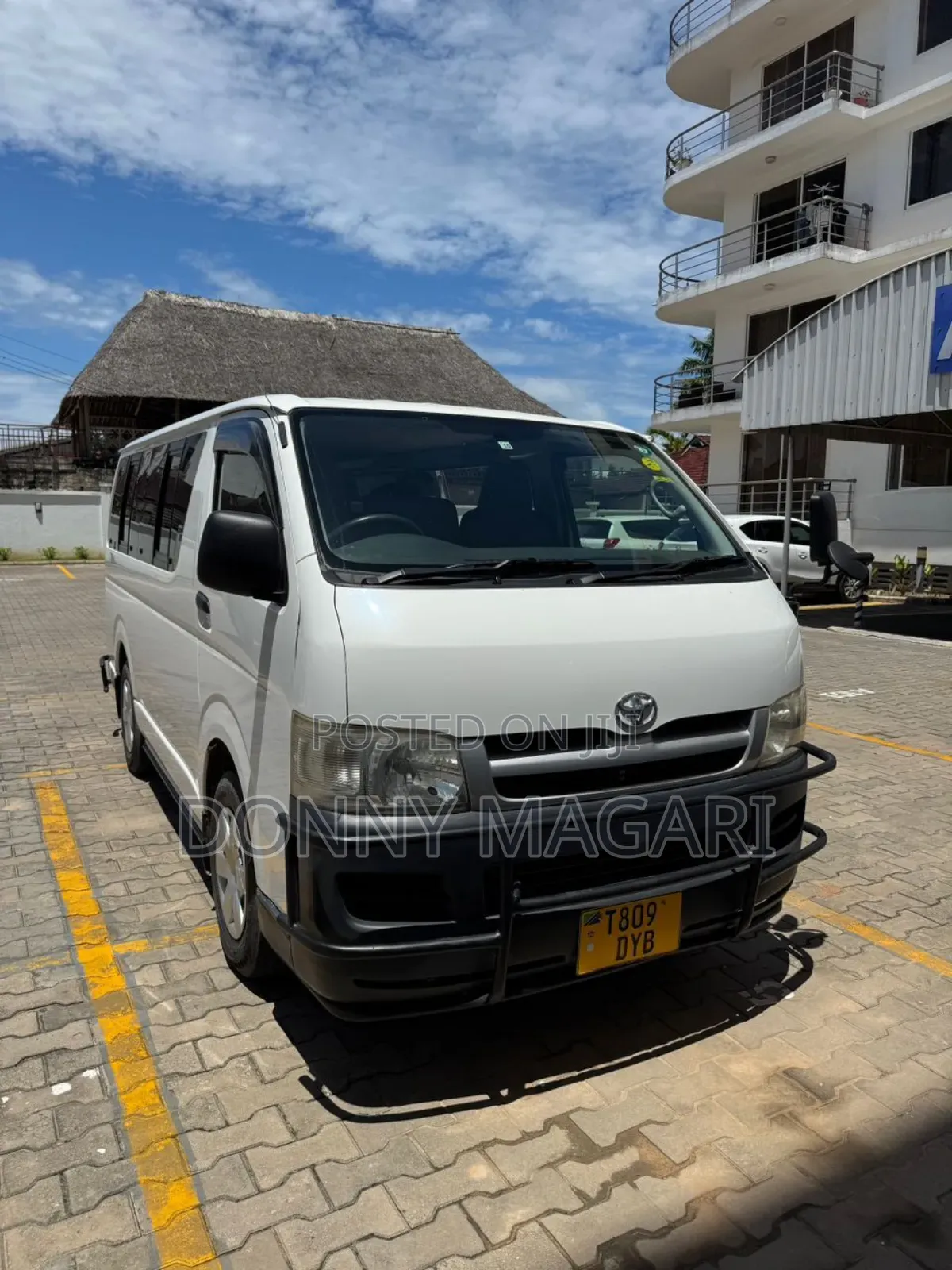 Toyota Quantum 2010 White