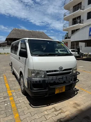 Toyota Quantum 2010 White