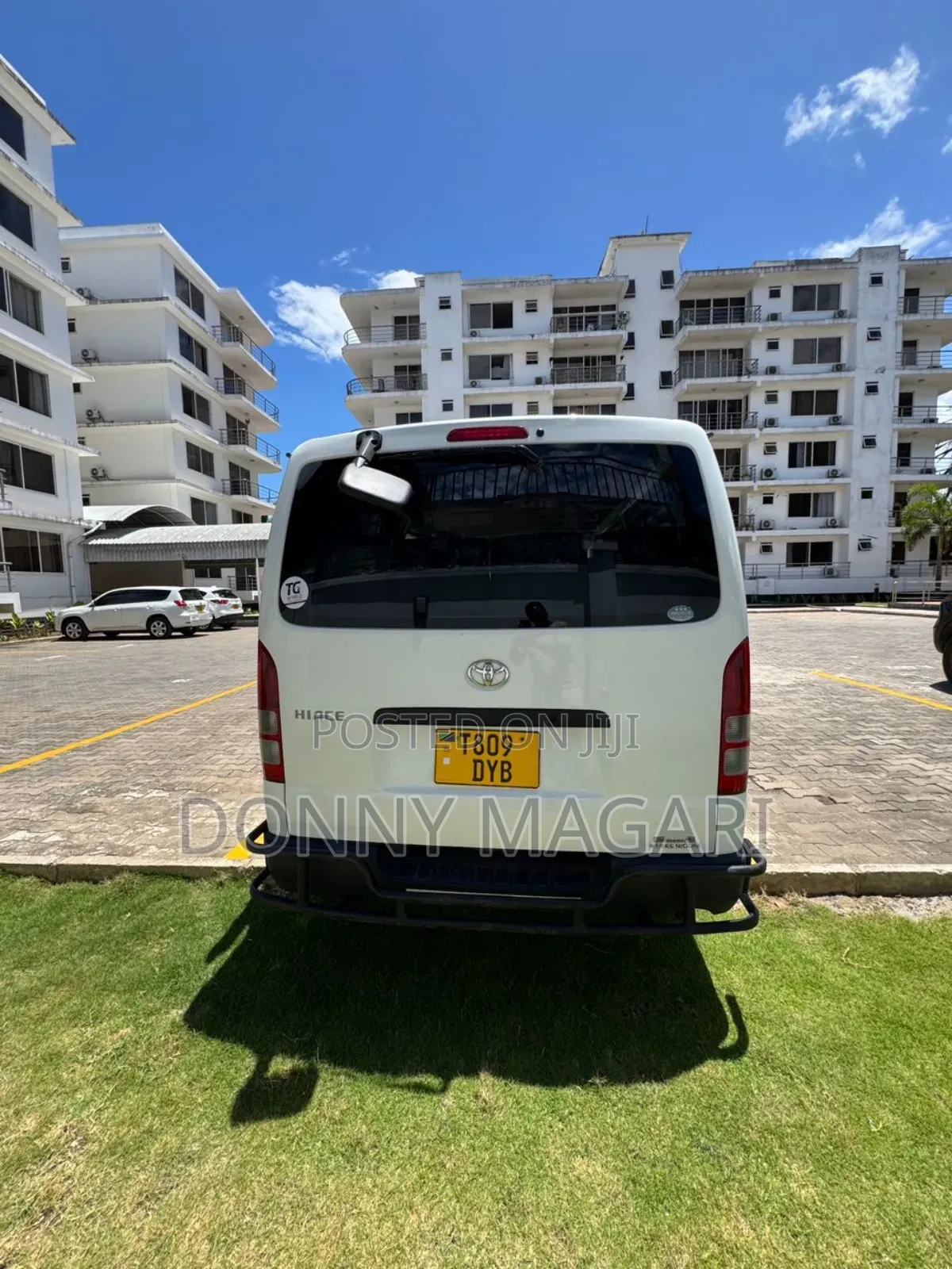 Toyota Quantum 2010 White