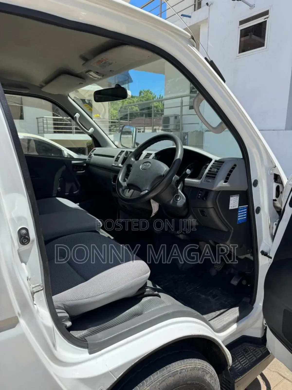 Toyota Quantum 2010 White