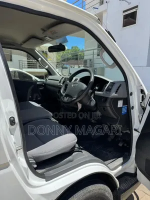 Toyota Quantum 2010 White