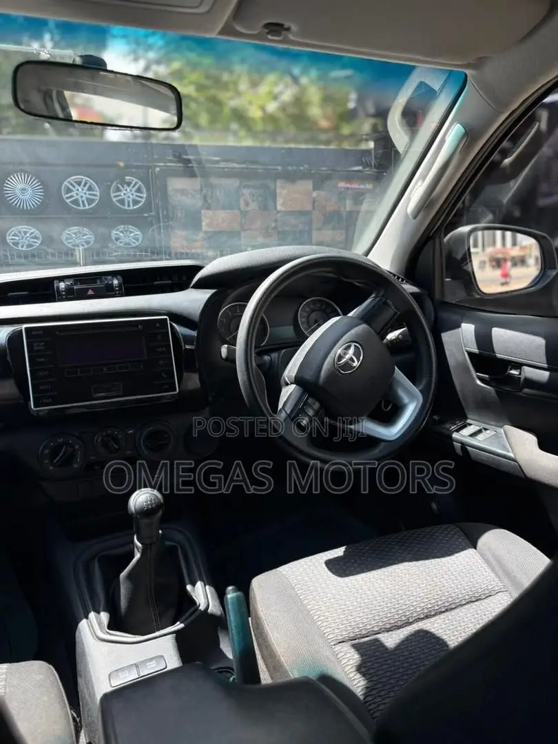 Toyota Hilux 2017 White