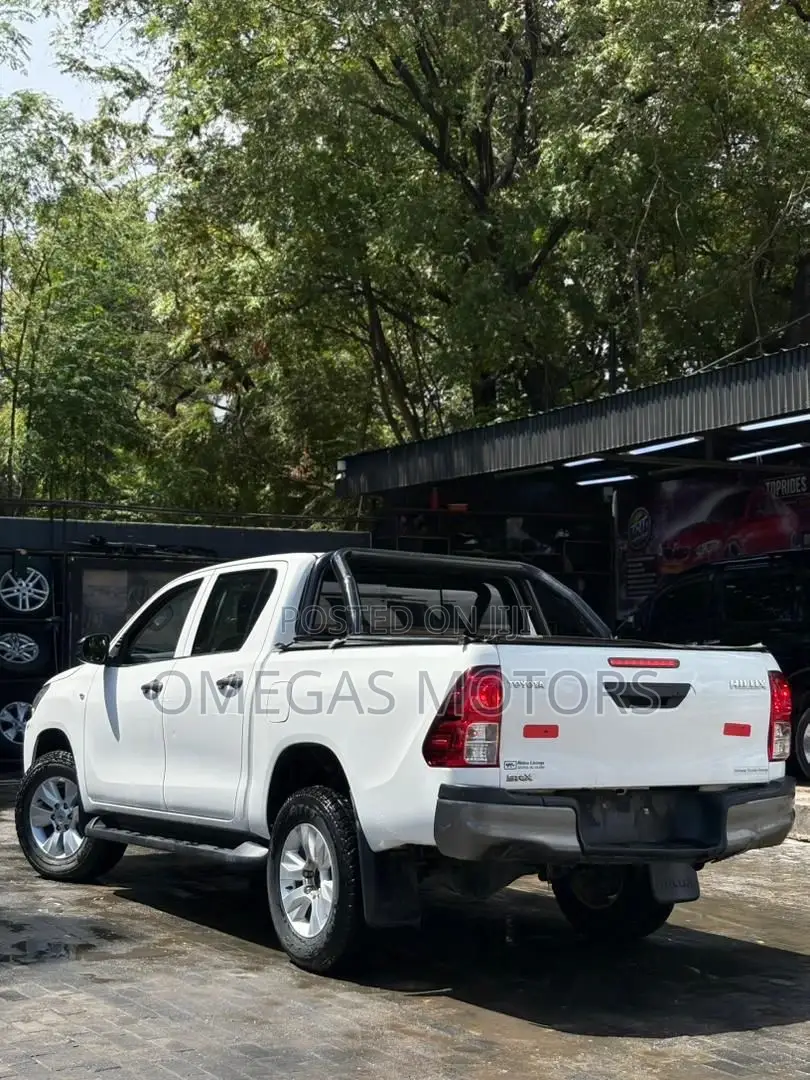 Toyota Hilux 2017 White