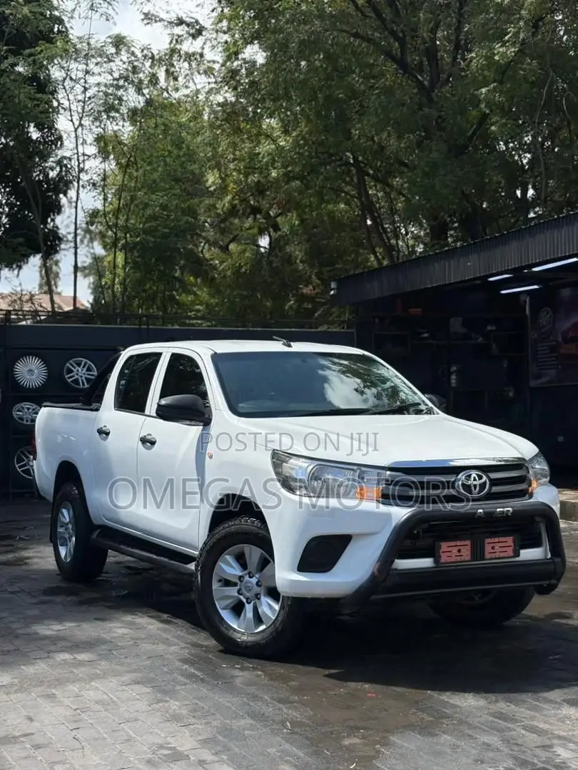 Toyota Hilux 2017 White