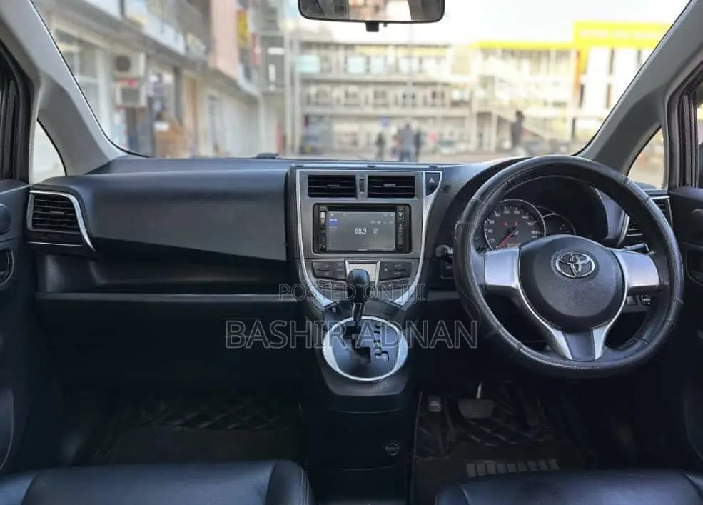 Toyota Ractis 1.5 FWD 2014 Black
