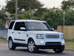 Land Rover Discovery 2010 White