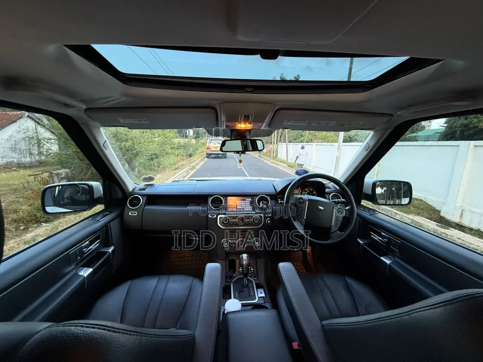 Land Rover Discovery 2010 White