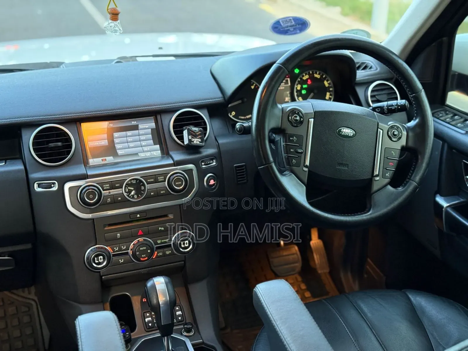 Land Rover Discovery 2010 White