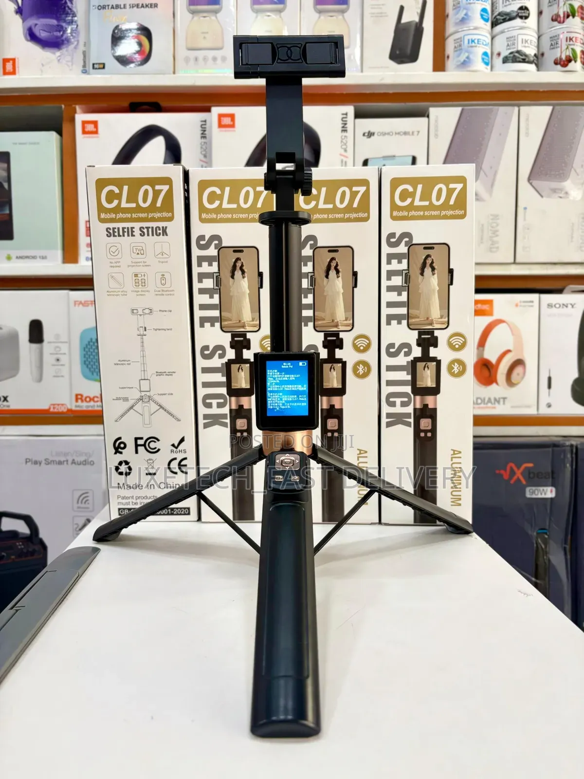 Cl07 Selfie Stick With a Built-in Screen Monitor