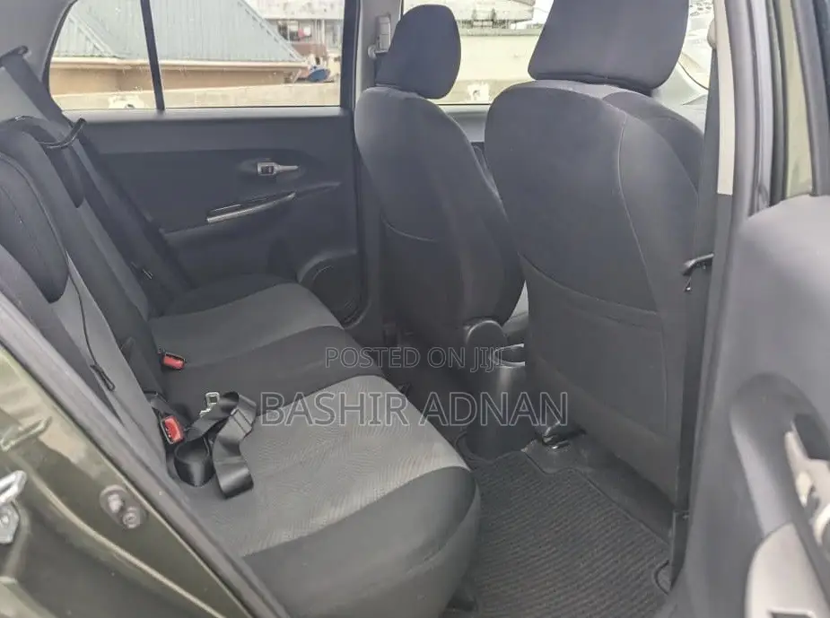 Toyota IST 2011 Green