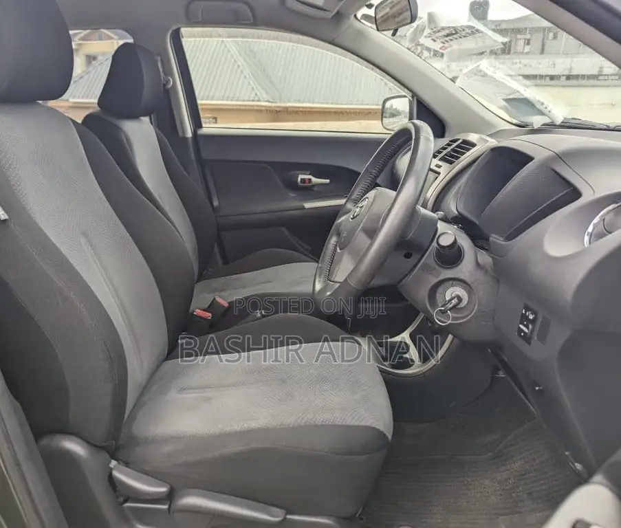 Toyota IST 2011 Green