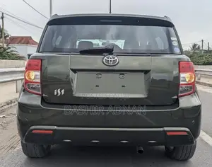Toyota IST 2011 Green