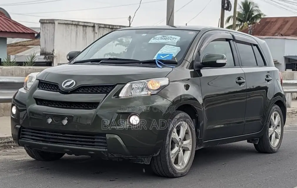 Toyota IST 2011 Green