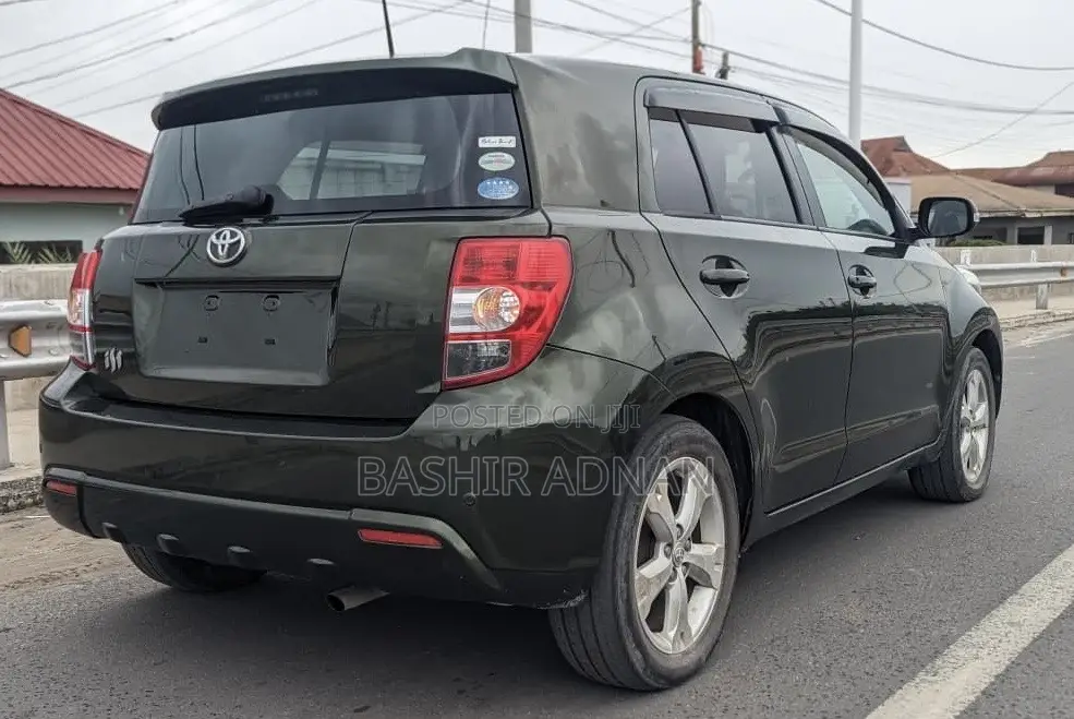 Toyota IST 2011 Green