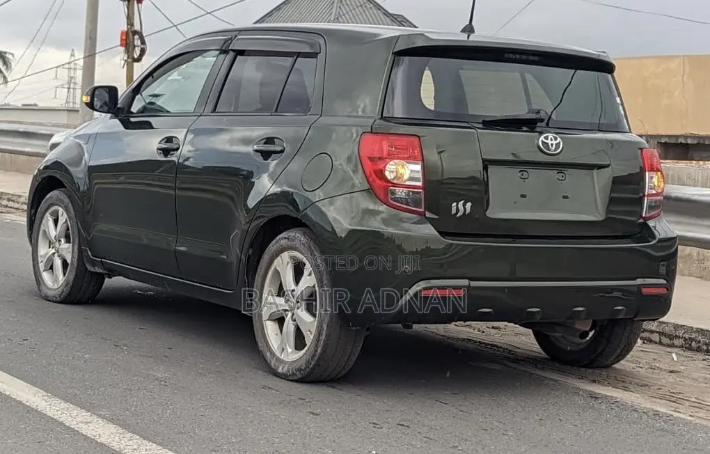 Toyota IST 2011 Green
