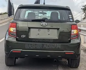 Toyota IST 2011 Green