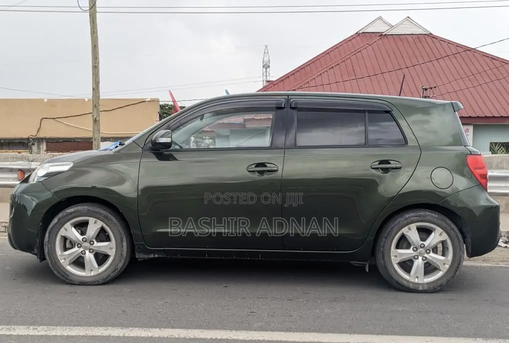 Toyota IST 2011 Green