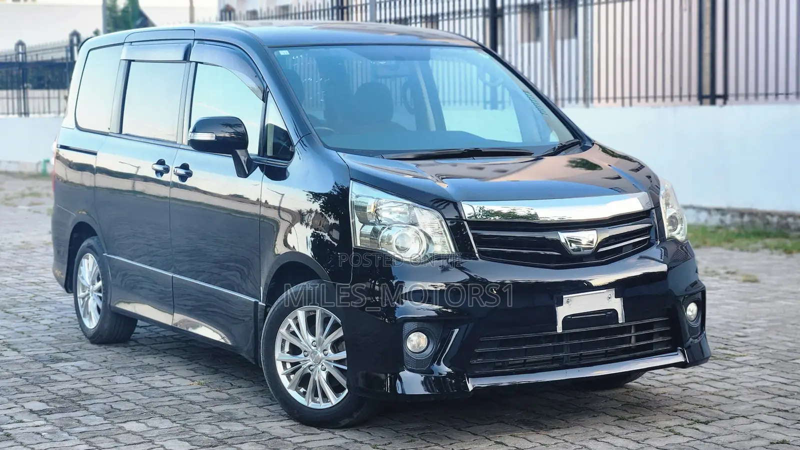 Toyota Noah 2010 Black