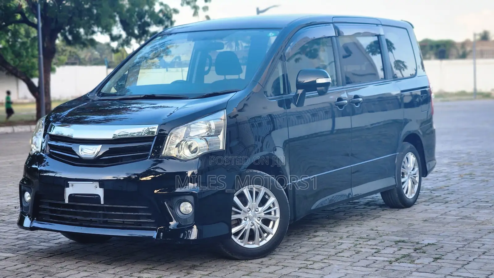 Toyota Noah 2010 Black
