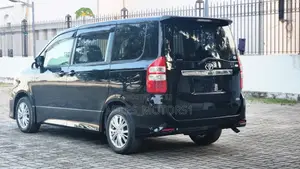 Toyota Noah 2010 Black