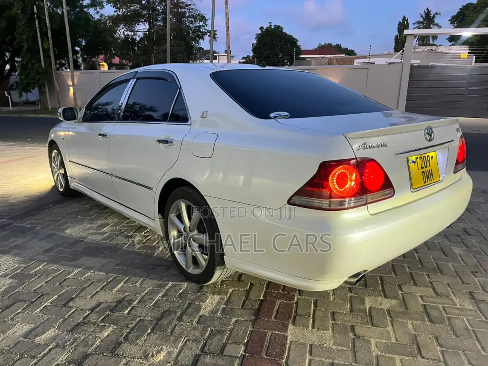 Toyota Crown Royale 2005 White