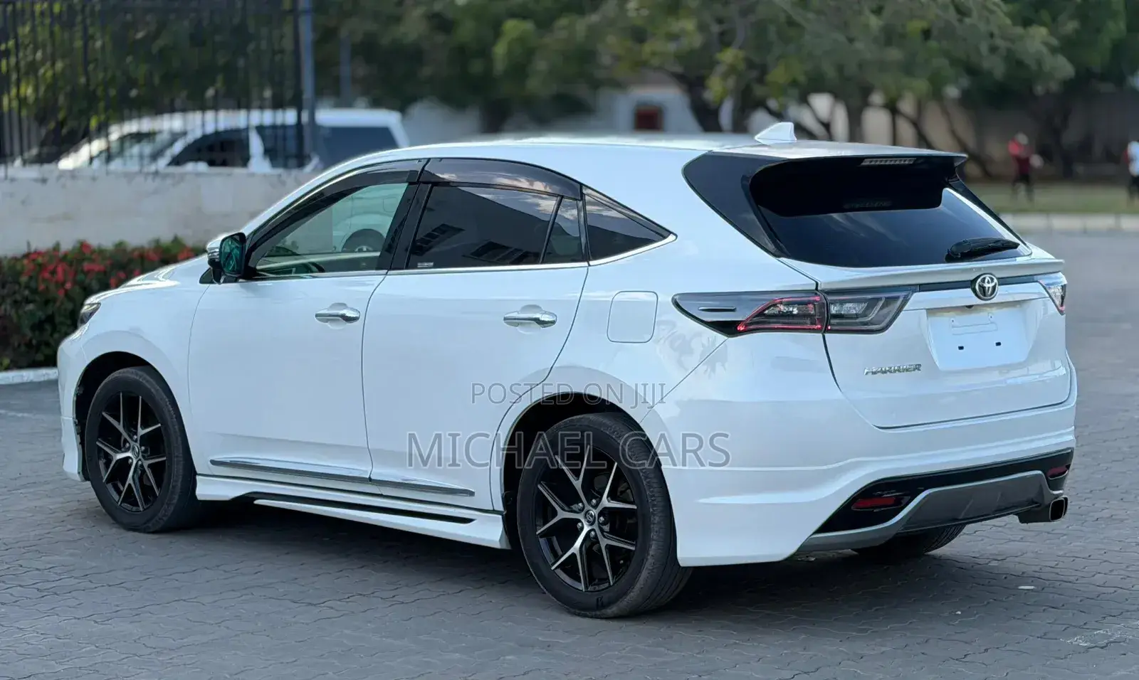 Toyota Harrier 2.0 2015 White