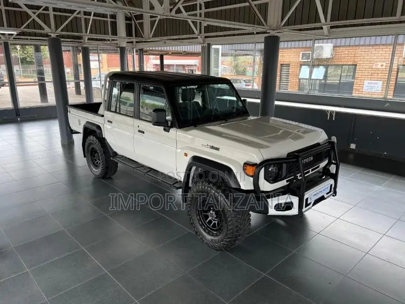Toyota Land Cruiser 79 Series 2024 Pearl