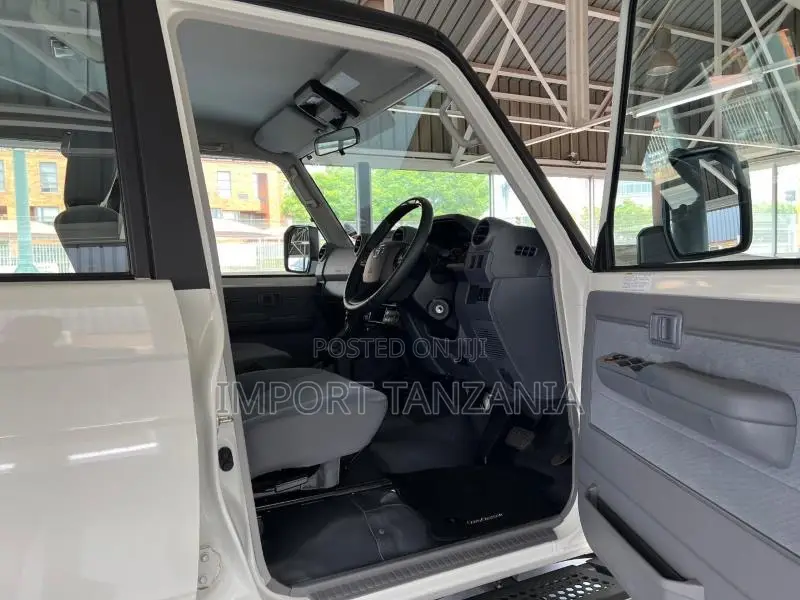 Toyota Land Cruiser 79 Series 2024 Pearl