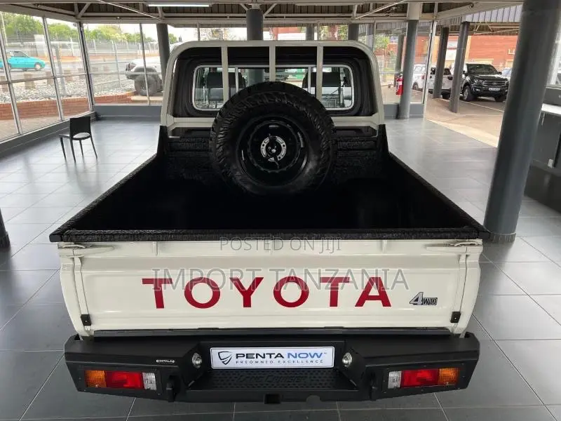 Toyota Land Cruiser 79 Series 2024 Pearl