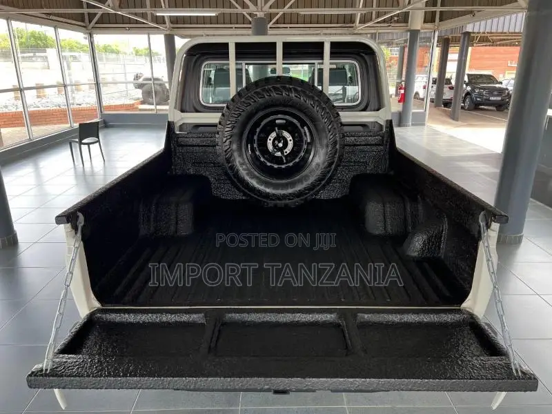 Toyota Land Cruiser 79 Series 2024 Pearl