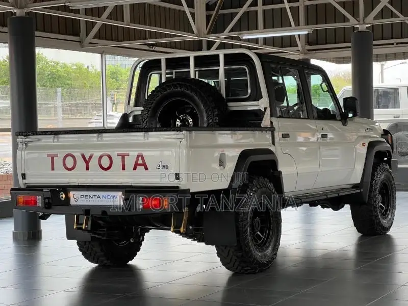 Toyota Land Cruiser 79 Series 2024 Pearl