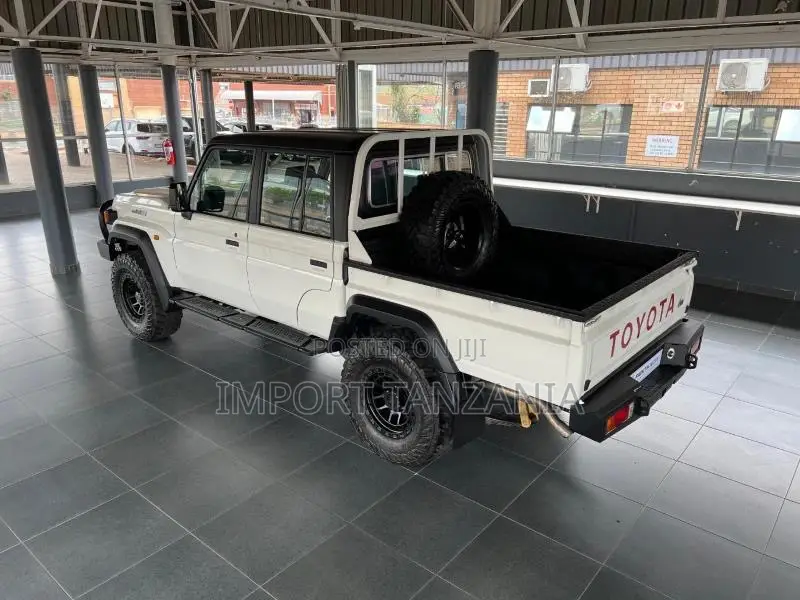 Toyota Land Cruiser 79 Series 2024 Pearl