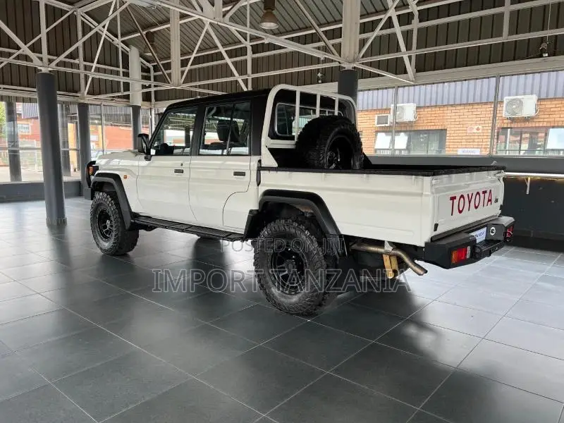 Toyota Land Cruiser 79 Series 2024 Pearl
