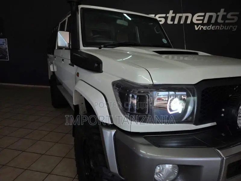 Toyota Land Cruiser 2014 Pearl