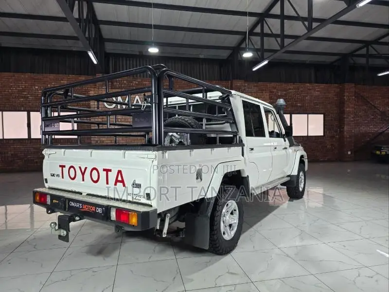 Toyota Land Cruiser 2017 Pearl