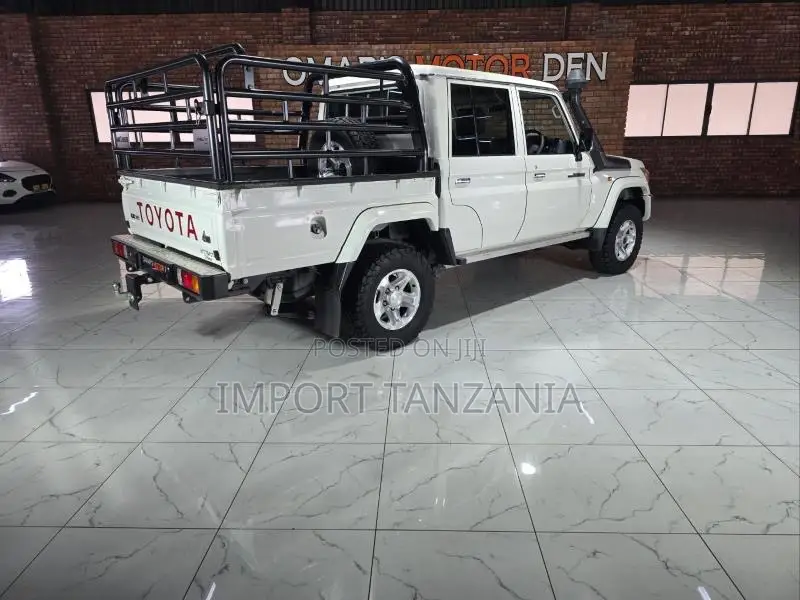 Toyota Land Cruiser 2017 Pearl