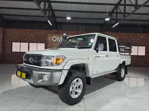 Toyota Land Cruiser 2017 Pearl