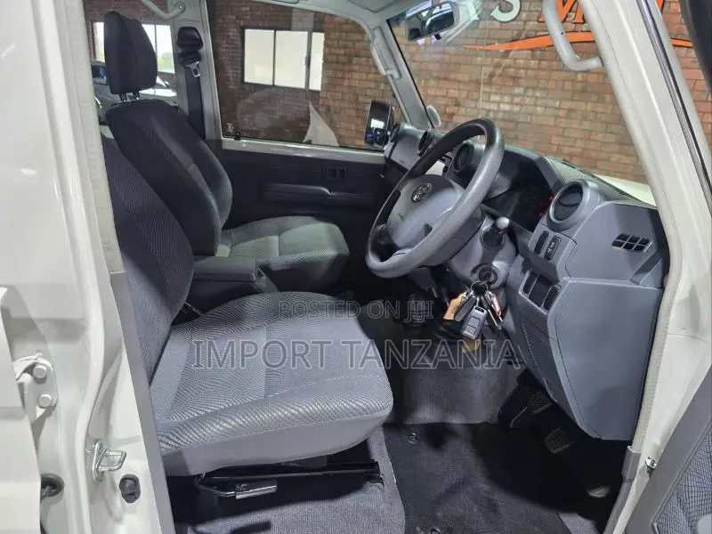 Toyota Land Cruiser 2017 Pearl
