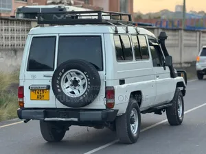 Toyota Land Cruiser 1996 White