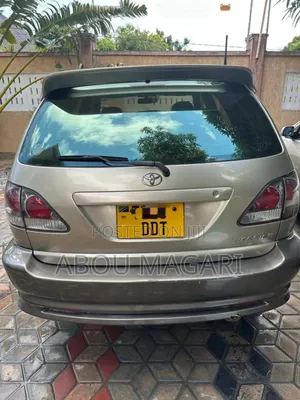 Toyota Harrier 2006 Gold