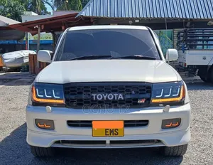 Toyota Land Cruiser 2006 White