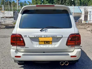 Toyota Land Cruiser 2006 White